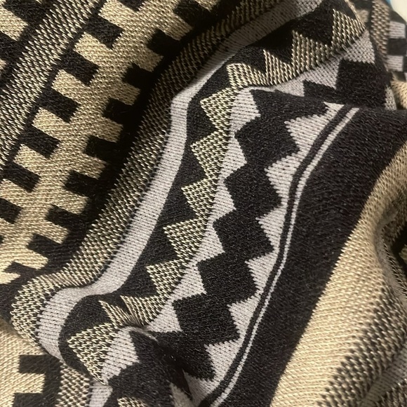 NWT Aztec Navy Over the Shoulder Shawl NWT - Picture 4 of 4